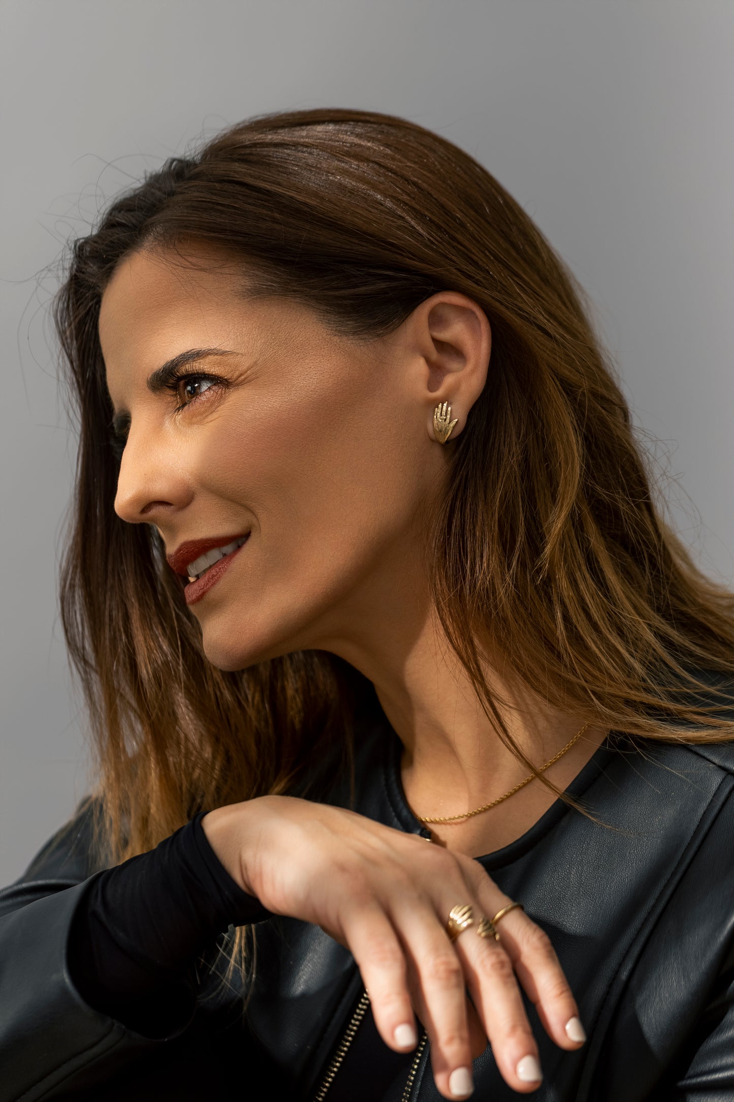 Hugging hands earrings